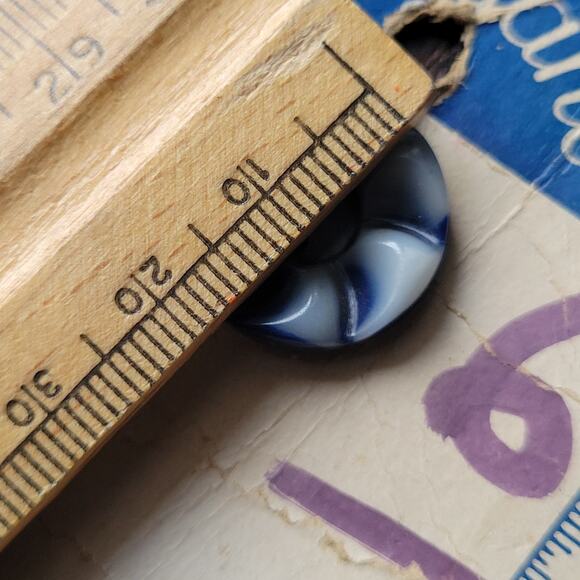 Vintage Elegant Buttons 2 Cards (4 buttons total) White w/ Blue Spiral, 10-12mm - Picture 3 of 4